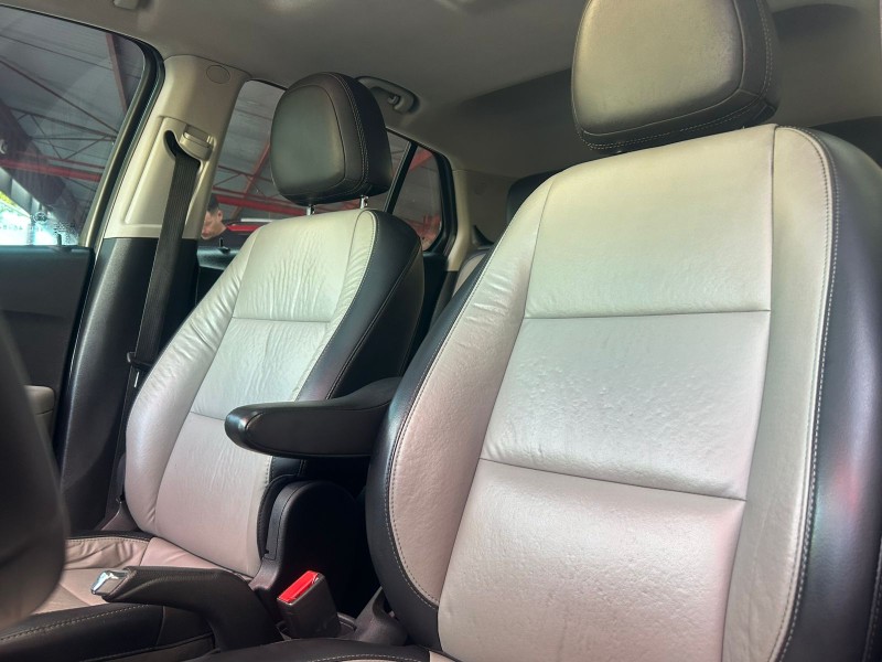 TRACKER 1.8 MPFI LT 4X2 16V FLEX 4P AUTOMÁTICO - 2014 - TRêS COROAS