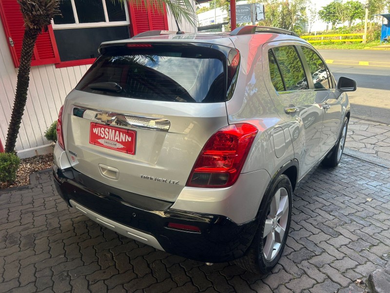 TRACKER 1.8 MPFI LT 4X2 16V FLEX 4P AUTOMÁTICO - 2014 - TRêS COROAS