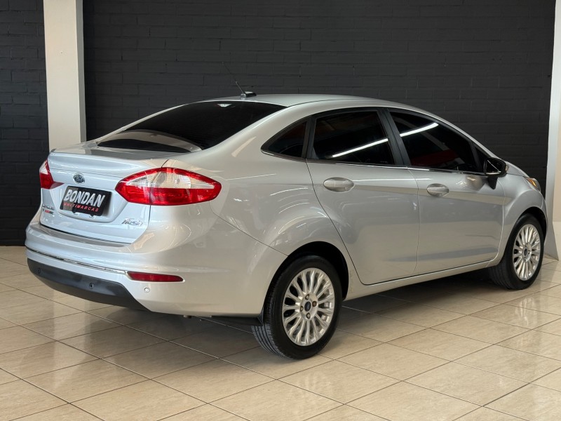 FIESTA 1.6 TITANIUM SEDAN 16V FLEX 4P AUTO - 2015 - FARROUPILHA