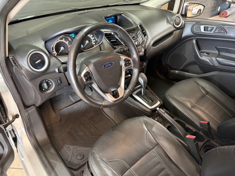 FIESTA 1.6 TITANIUM SEDAN 16V FLEX 4P AUTO - 2015 - FARROUPILHA