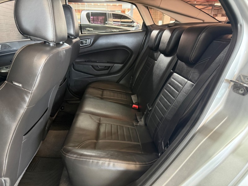 FIESTA 1.6 TITANIUM SEDAN 16V FLEX 4P AUTO - 2015 - FARROUPILHA