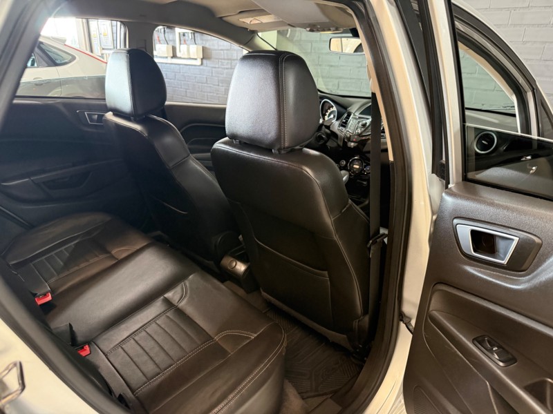 FIESTA 1.6 TITANIUM SEDAN 16V FLEX 4P AUTO - 2015 - FARROUPILHA