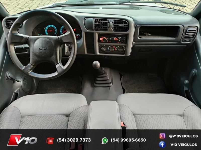 S10 2.4 MPFI ADVANTAGE 4X2 CD 8V FLEX 4P MANUAL - 2011 - CAXIAS DO SUL