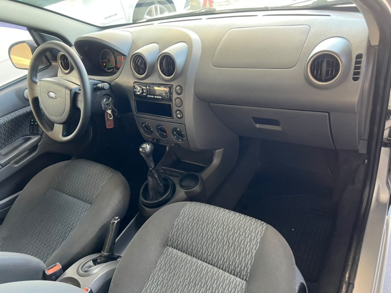 FIESTA 1.6 MPI SEDAN 8V FLEX 4P MANUAL - 2005 - CAXIAS DO SUL
