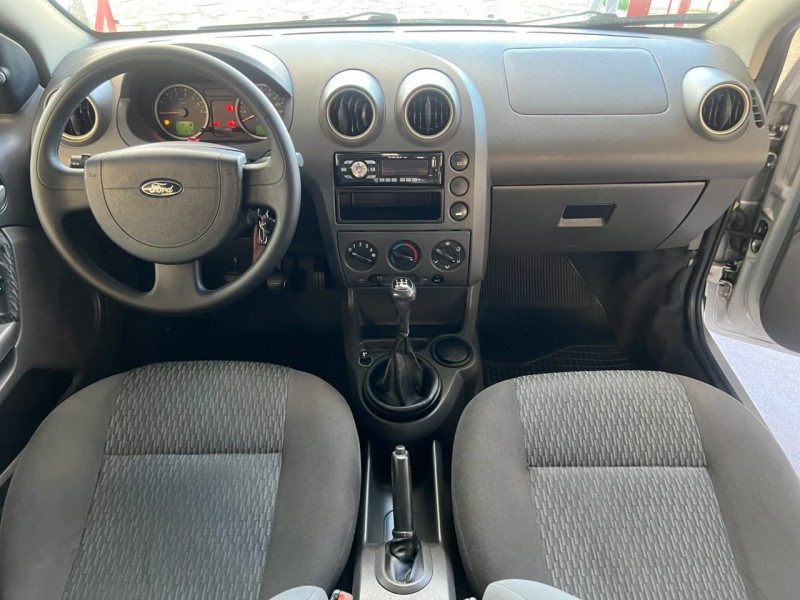FIESTA 1.6 MPI SEDAN 8V FLEX 4P MANUAL - 2005 - CAXIAS DO SUL