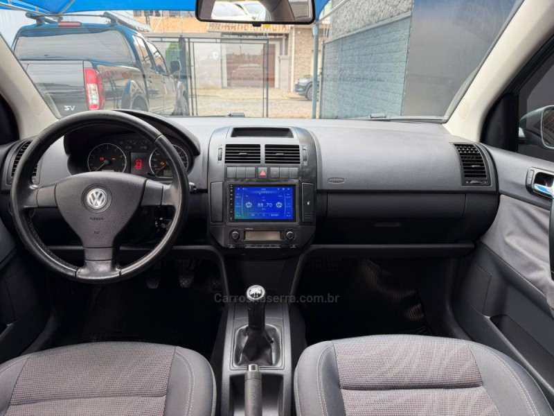 POLO SEDAN 1.6 MI COMFORTLINE 8V FLEX 4P MANUAL - 2011 - ESTâNCIA VELHA