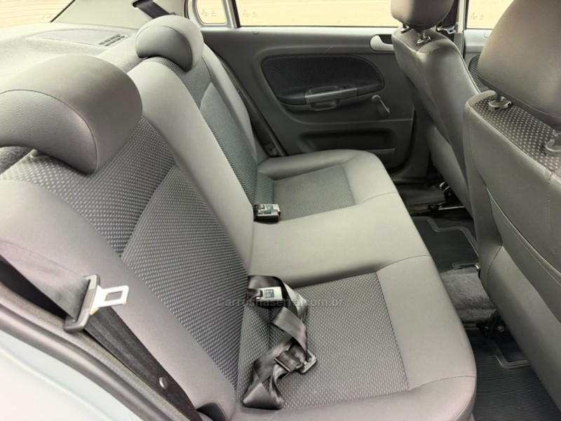 VOYAGE 1.0 MI TRENDLINE 8V FLEX 4P MANUAL - 2015 - LAGOA VERMELHA