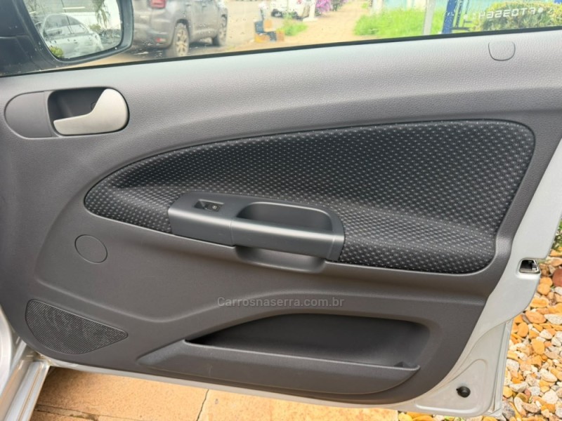 VOYAGE 1.0 MI TRENDLINE 8V FLEX 4P MANUAL - 2015 - LAGOA VERMELHA