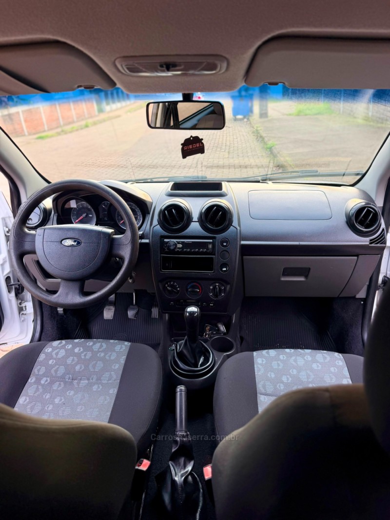 FIESTA 1.6 MPI 8V GASOLINA 4P MANUAL - 2012 - VENâNCIO AIRES