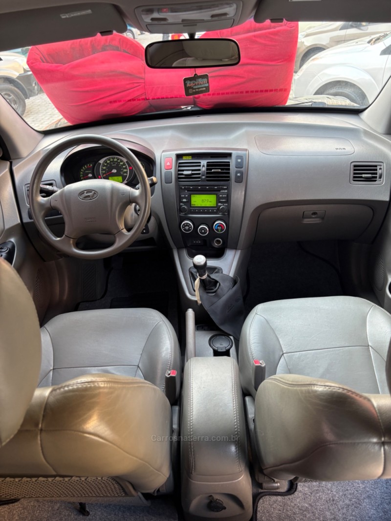 TUCSON 2.0 MPFI GL 16V 142CV 2WD GASOLINA 4P MANUAL - 2011 - CAXIAS DO SUL
