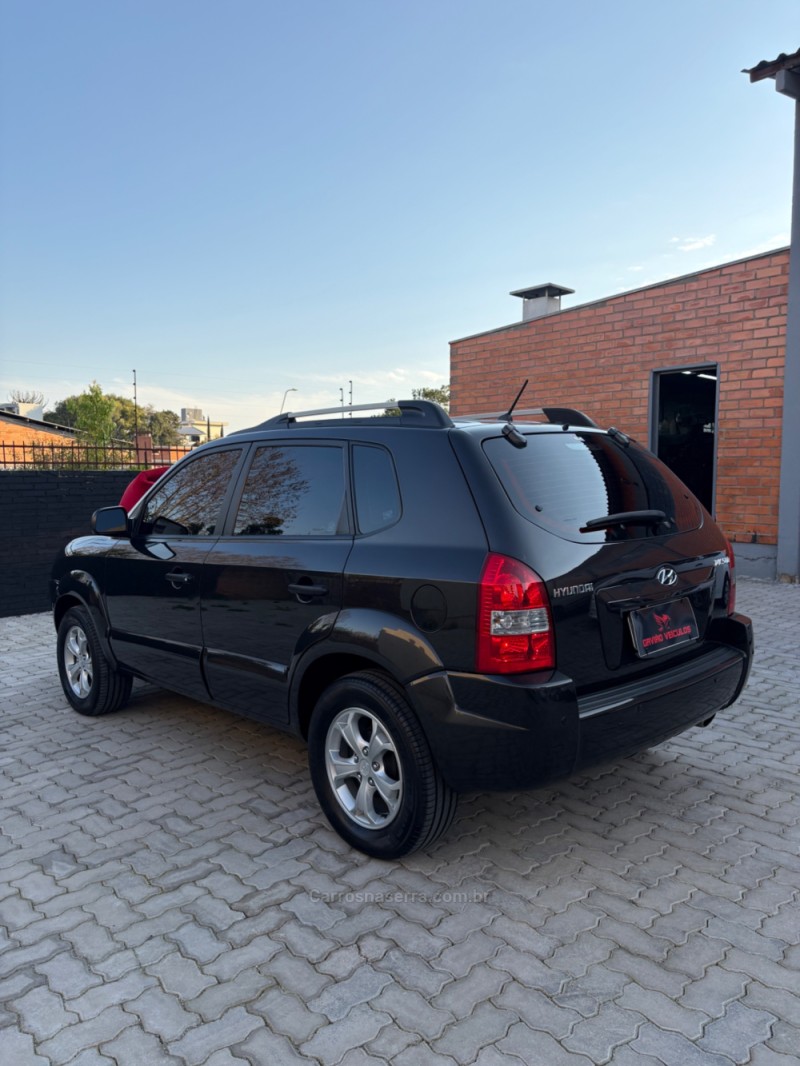 TUCSON 2.0 MPFI GL 16V 142CV 2WD GASOLINA 4P MANUAL - 2011 - CAXIAS DO SUL
