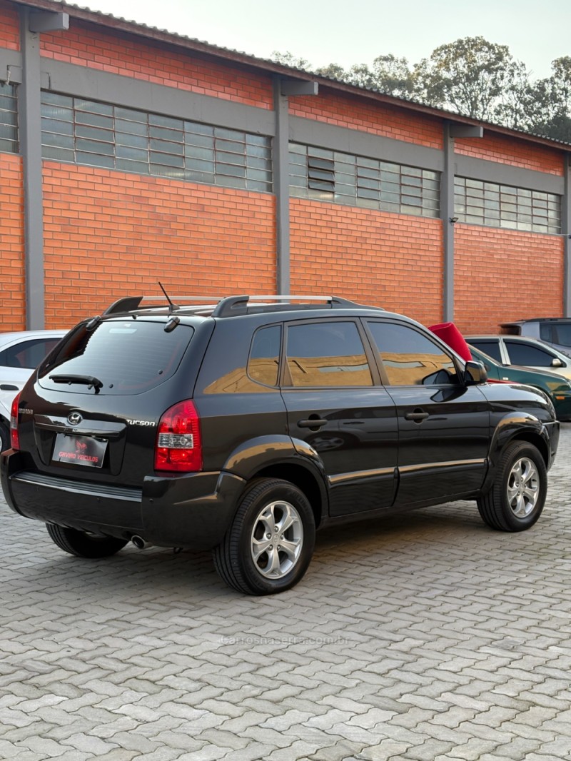 TUCSON 2.0 MPFI GL 16V 142CV 2WD GASOLINA 4P MANUAL - 2011 - CAXIAS DO SUL