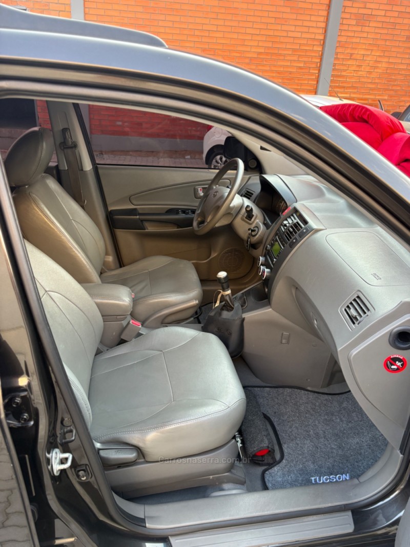 TUCSON 2.0 MPFI GL 16V 142CV 2WD GASOLINA 4P MANUAL - 2011 - CAXIAS DO SUL