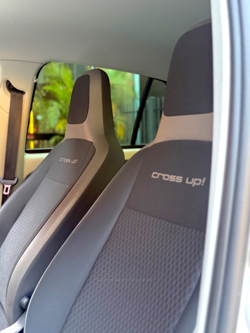 UP 1.0 CROSS 12V FLEX 4P MANUAL - 2015 - ESTâNCIA VELHA