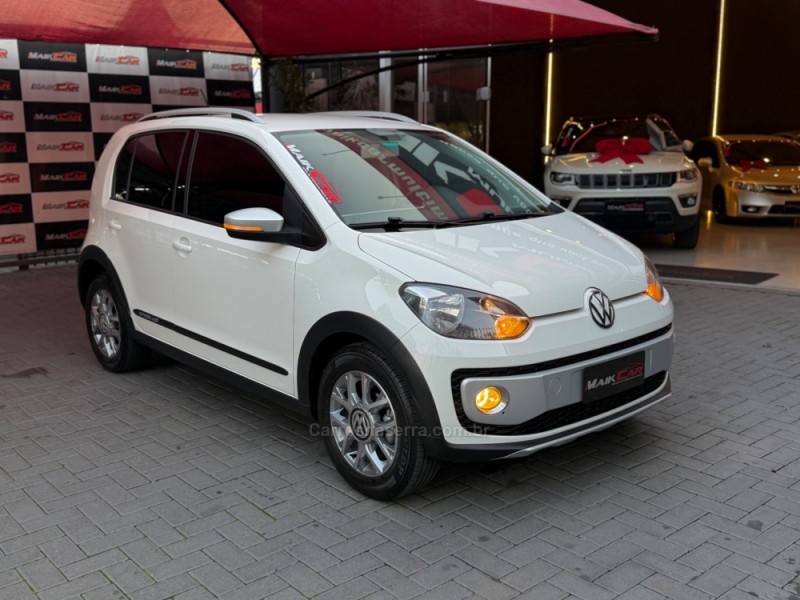 UP 1.0 CROSS 12V FLEX 4P MANUAL - 2015 - ESTâNCIA VELHA