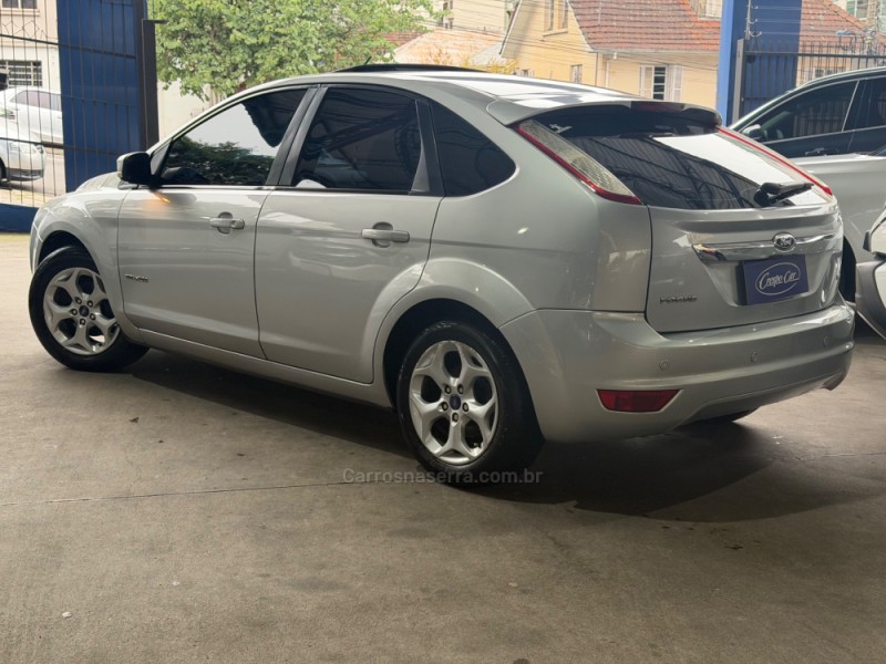 FOCUS 2.0 TITANIUM HATCH 16V FLEX 4P MANUAL - 2013 - CAXIAS DO SUL