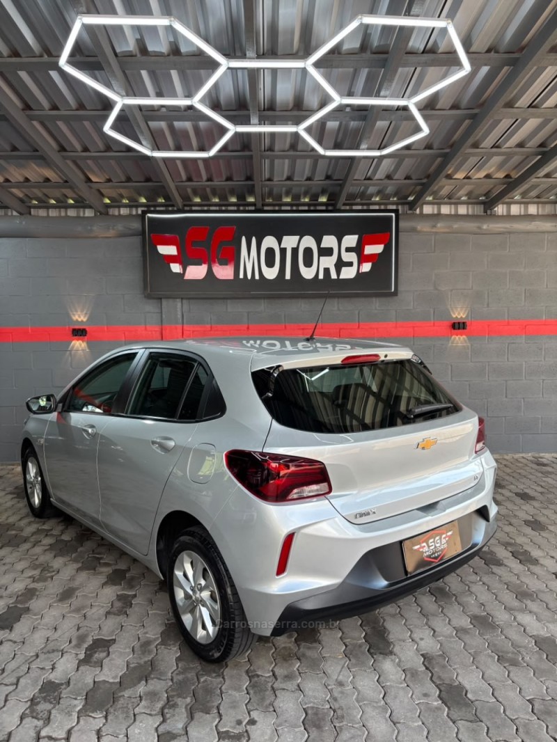ONIX 1.0 LT 12V FLEX 4P MANUAL - 2023 - HARMONIA