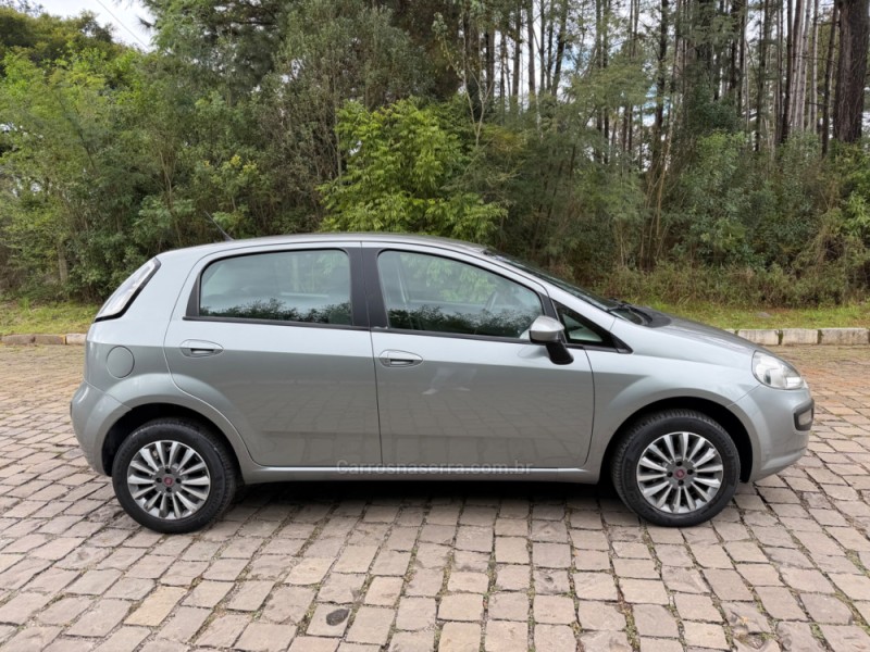 PUNTO 1.4 ATTRACTIVE 8V FLEX 4P MANUAL - 2013 - NOVA PRATA