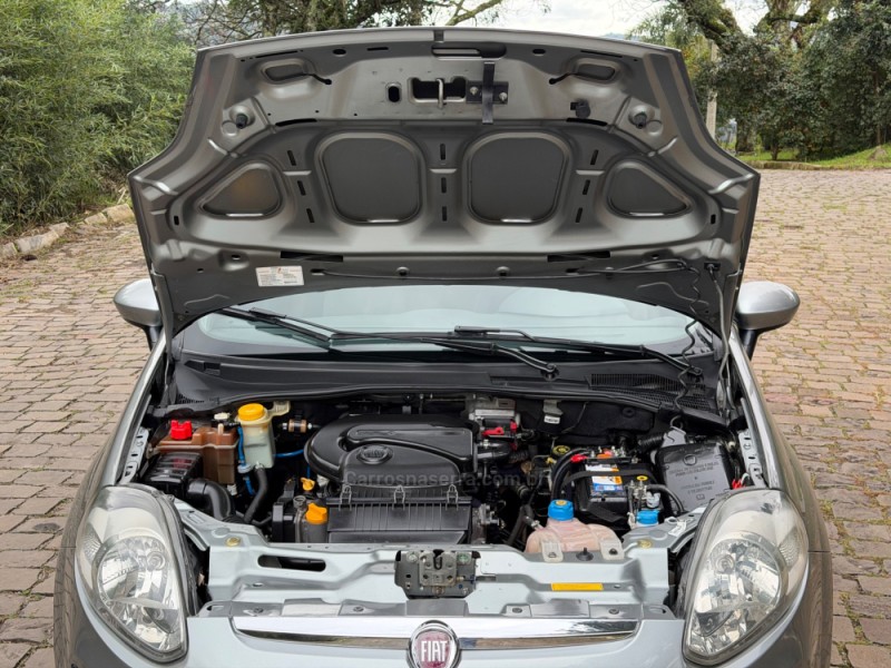 PUNTO 1.4 ATTRACTIVE 8V FLEX 4P MANUAL - 2013 - NOVA PRATA