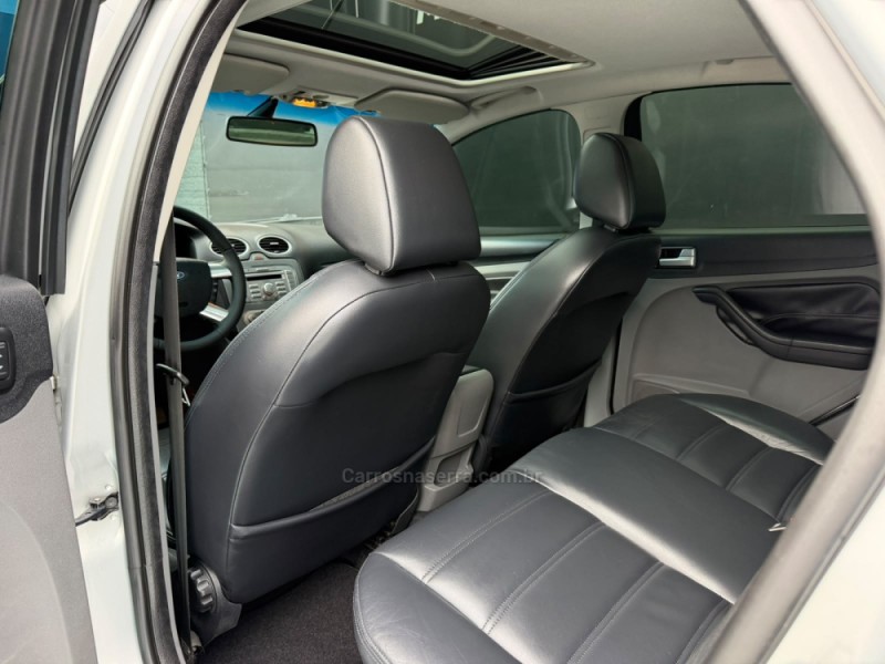 FOCUS 2.0 TITANIUM 16V FLEX 4P AUTOMÁTICO - 2012 - ESTâNCIA VELHA