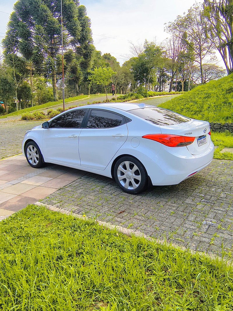ELANTRA 1.8 GLS 16V GASOLINA 4P AUTOMÁTICO - 2013 - FARROUPILHA