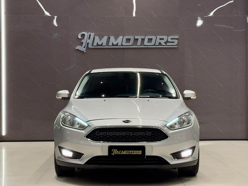 FOCUS 1.6 SE PLUS 16V FLEX 4P MANUAL - 2017 - CAXIAS DO SUL