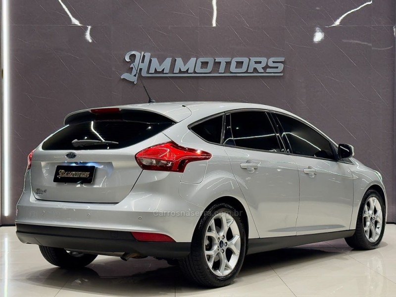 FOCUS 1.6 SE PLUS 16V FLEX 4P MANUAL - 2017 - CAXIAS DO SUL