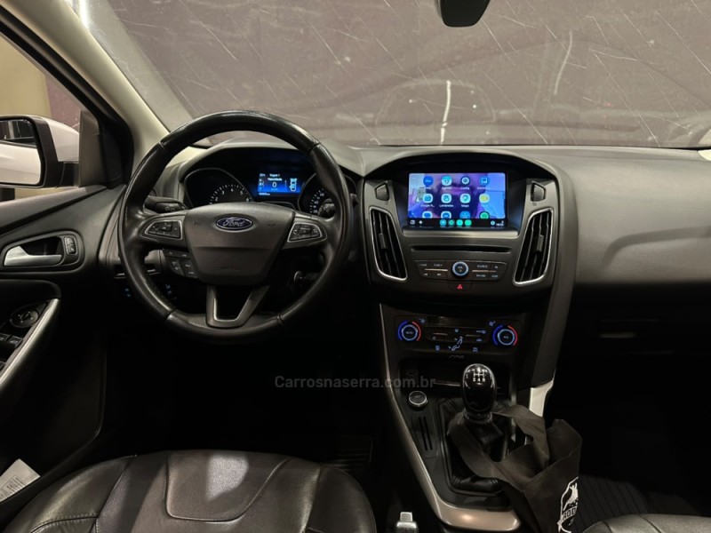 FOCUS 1.6 SE PLUS 16V FLEX 4P MANUAL - 2017 - CAXIAS DO SUL