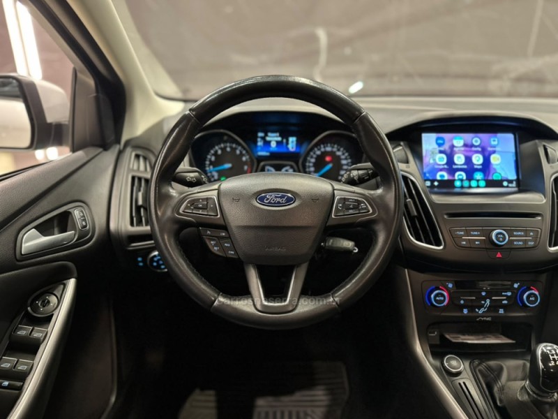 FOCUS 1.6 SE PLUS 16V FLEX 4P MANUAL - 2017 - CAXIAS DO SUL