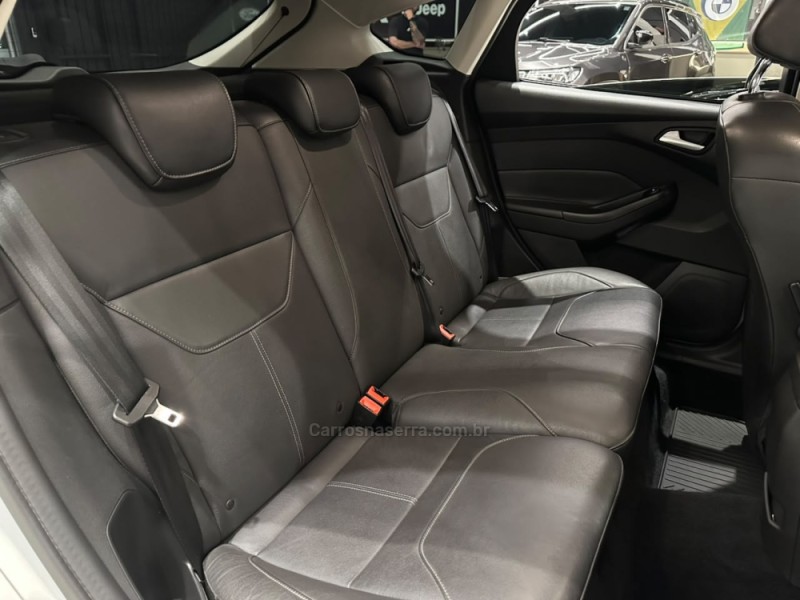 FOCUS 1.6 SE PLUS 16V FLEX 4P MANUAL - 2017 - CAXIAS DO SUL