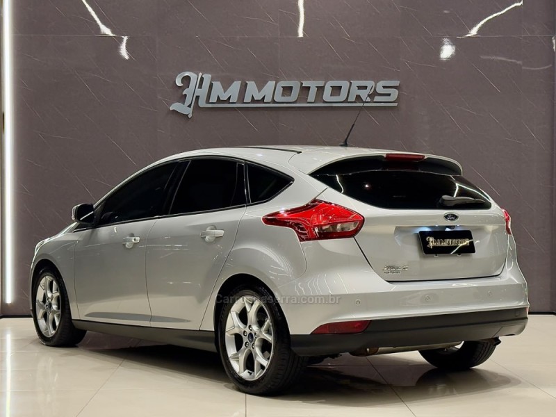 FOCUS 1.6 SE PLUS 16V FLEX 4P MANUAL - 2017 - CAXIAS DO SUL