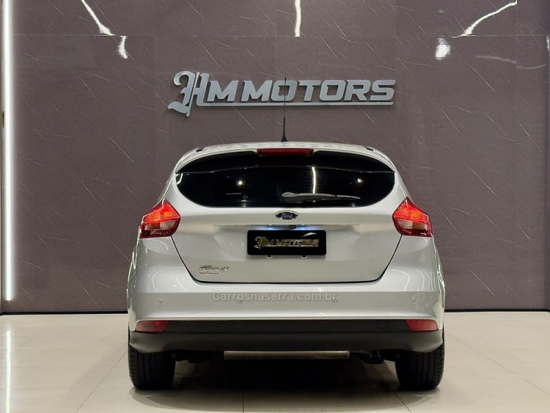 FOCUS 1.6 SE PLUS 16V FLEX 4P MANUAL - 2017 - CAXIAS DO SUL