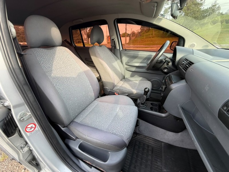 FOX 1.6 MI PLUS 8V FLEX 4P MANUAL - 2006 - FARROUPILHA