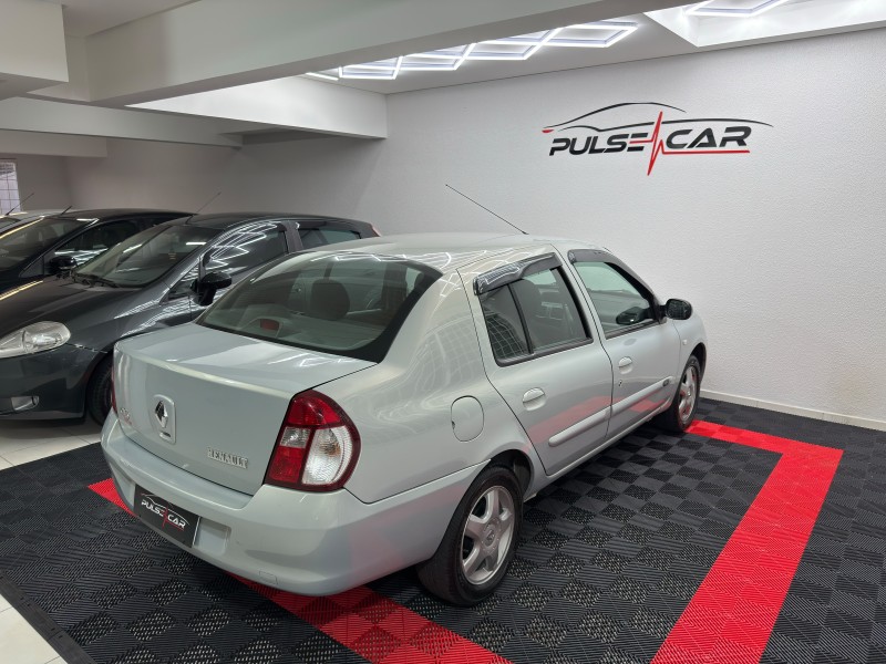 CLIO 1.6 PRIVILÉGE SEDAN 16V FLEX 4P MANUAL - 2008 - CAXIAS DO SUL