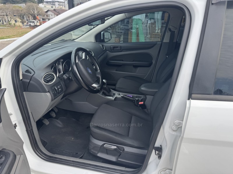 FOCUS 1.6 GLX 16V FLEX 4P MANUAL - 2013 - VERANóPOLIS