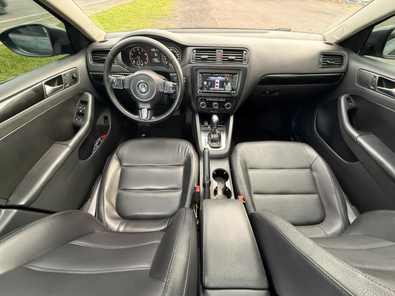 JETTA 2.0 COMFORTLINE FLEX 4P TIPTRONIC - 2012 - FARROUPILHA