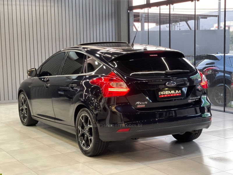 FOCUS 2.0 TITANIUM PLUS 16V FLEX 4P AUTOMÁTICO - 2015 - DOIS IRMãOS