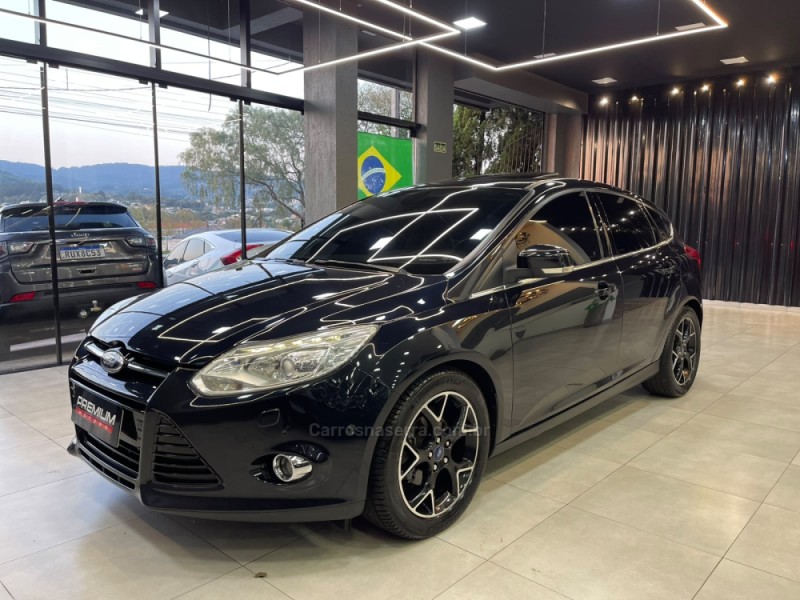 FOCUS 2.0 TITANIUM PLUS 16V FLEX 4P AUTOMÁTICO - 2015 - DOIS IRMãOS