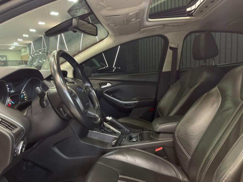 FOCUS 2.0 TITANIUM PLUS 16V FLEX 4P AUTOMÁTICO - 2015 - DOIS IRMãOS