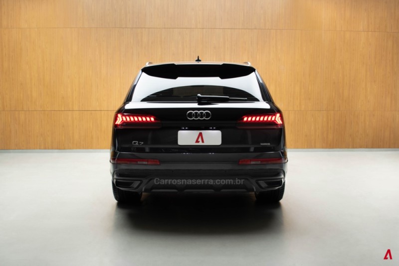 Q7 3.0 TFSI PERFORMANCE BLACK QUATTRO HÍBRIDO 4P AUTOMÁTICO - 2023 - GARIBALDI