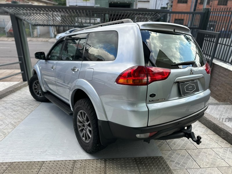 PAJERO DAKAR 3.2 HPE 4X4 7 LUGARES 16V TURBO INTERCOOLER DIESEL 4P AUTOMÁTICO - 2011 - CAXIAS DO SUL