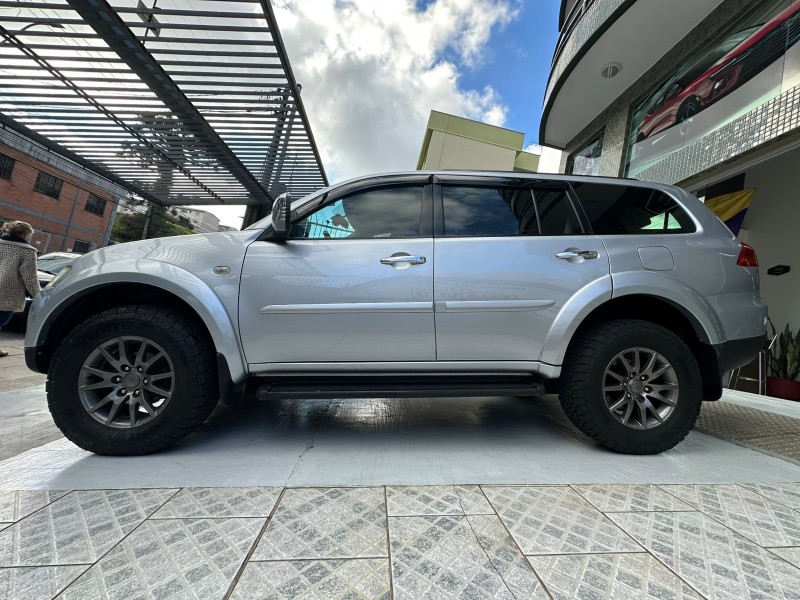 PAJERO DAKAR 3.2 HPE 4X4 7 LUGARES 16V TURBO INTERCOOLER DIESEL 4P AUTOMÁTICO - 2011 - CAXIAS DO SUL