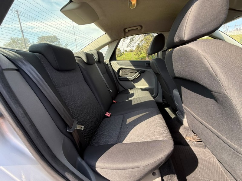 FOCUS 1.6 GLX SEDAN 16V FLEX 4P MANUAL - 2012 - FARROUPILHA