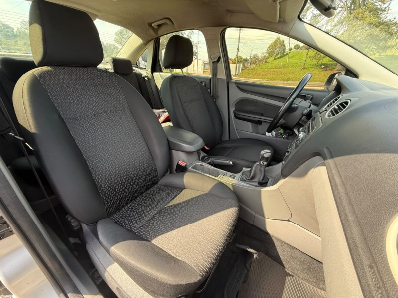 FOCUS 1.6 GLX SEDAN 16V FLEX 4P MANUAL - 2012 - FARROUPILHA