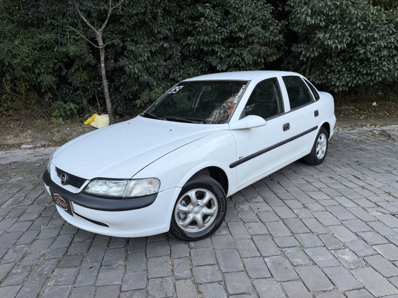 VECTRA 2.2 MPFI GLS 8V GASOLINA 4P MANUAL