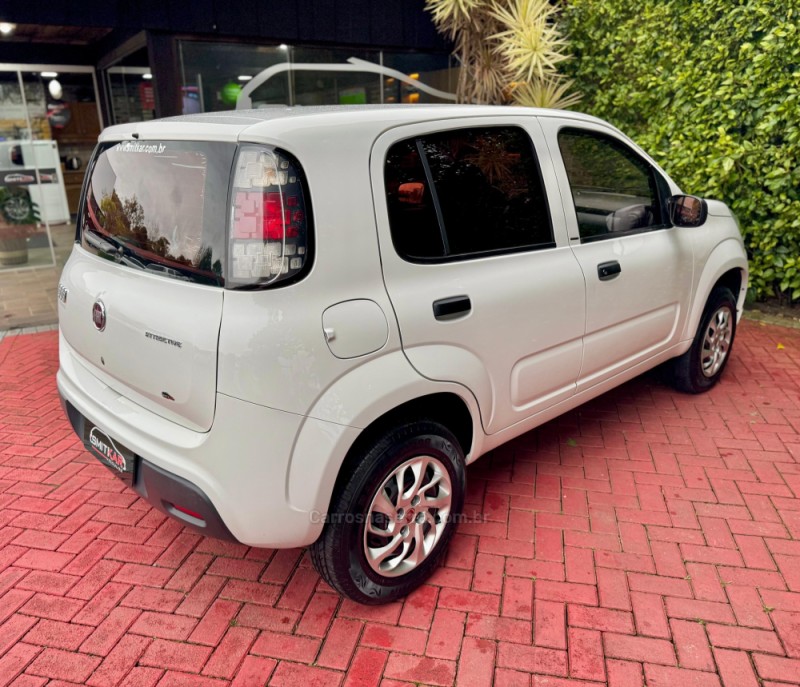 UNO 1.0 EVO ATTRACTIVE 8V FLEX 4P MANUAL - 2017 - ROLANTE
