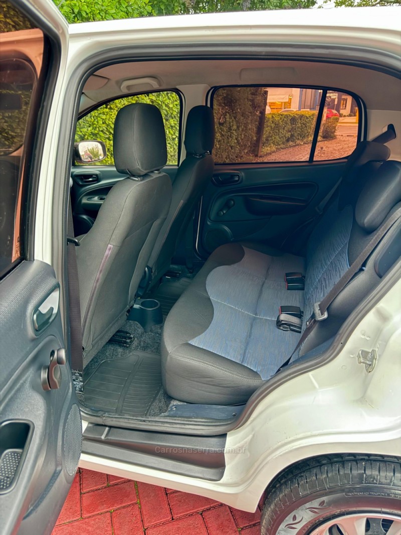 UNO 1.0 EVO ATTRACTIVE 8V FLEX 4P MANUAL - 2017 - ROLANTE