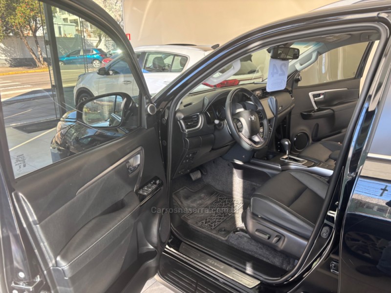 HILUX SW4 2.8 4X4 SRX PLATINUM TURBO DIESEL 4P AUTOMÁTICO - 2024 - BENTO GONçALVES