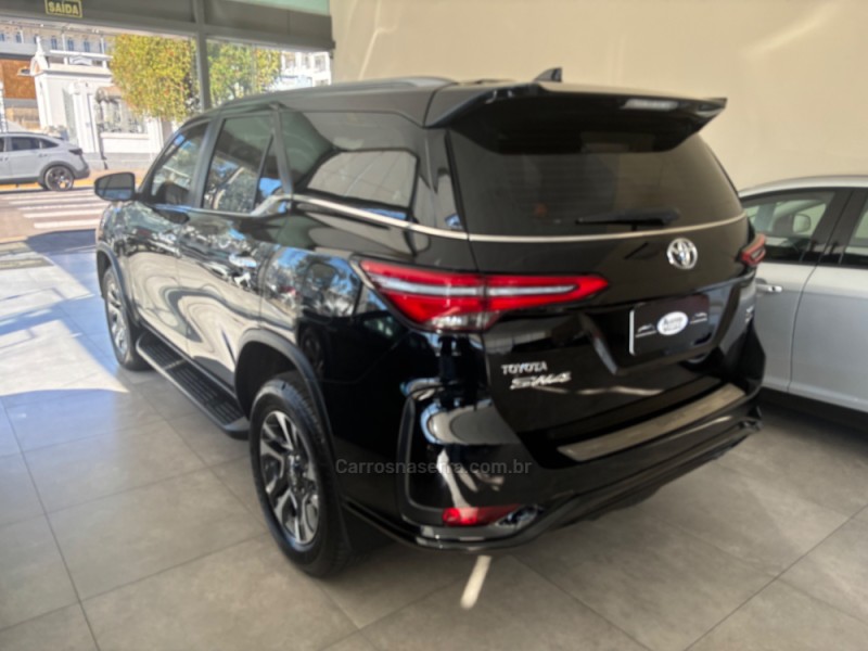 HILUX SW4 2.8 4X4 SRX PLATINUM TURBO DIESEL 4P AUTOMÁTICO - 2024 - BENTO GONçALVES