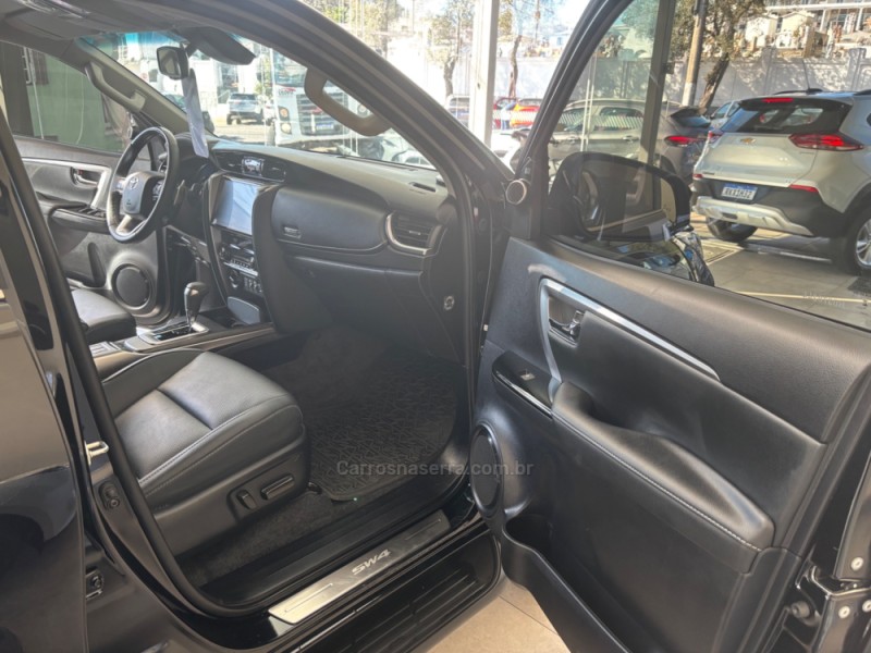 HILUX SW4 2.8 4X4 SRX PLATINUM TURBO DIESEL 4P AUTOMÁTICO - 2024 - BENTO GONçALVES